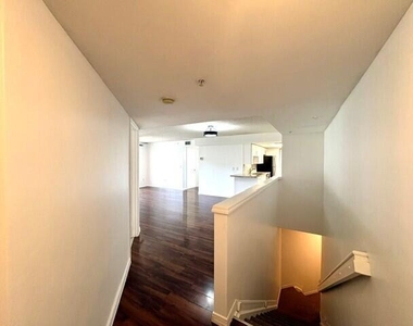 100 Crestwood Court N - Photo Thumbnail 24