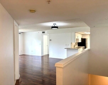 100 Crestwood Court N - Photo Thumbnail 21
