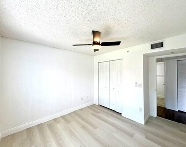 100 Crestwood Court N - Photo Thumbnail 28