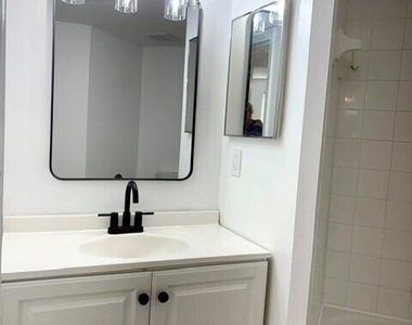 100 Crestwood Court N - Photo Thumbnail 14