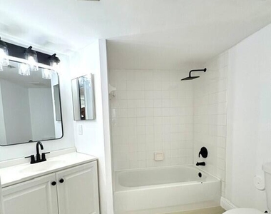 100 Crestwood Court N - Photo Thumbnail 19