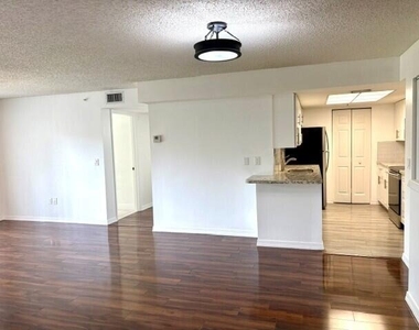 100 Crestwood Court N - Photo Thumbnail 20