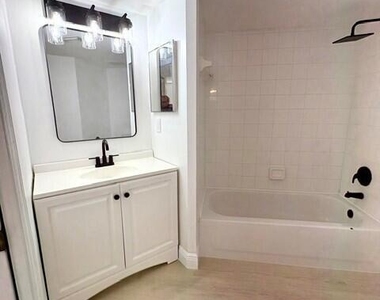 100 Crestwood Court N - Photo Thumbnail 17