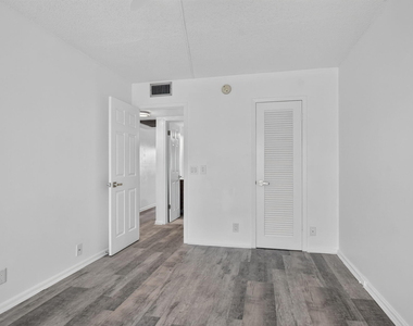 3045 Cornwall C - Photo Thumbnail 46
