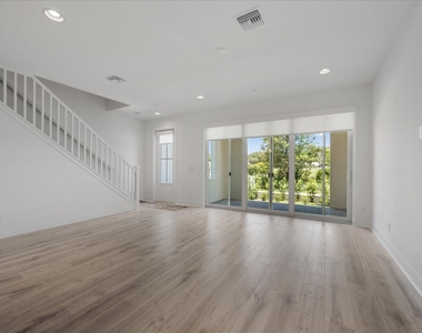 12546 Gross Pointe Drive - Photo Thumbnail 5
