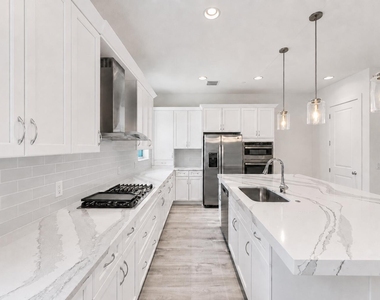 12546 Gross Pointe Drive - Photo Thumbnail 2