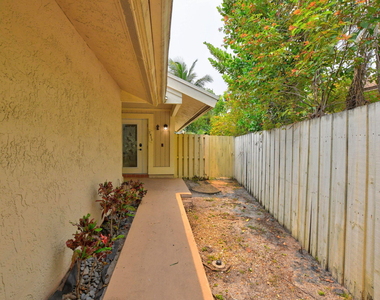 7813 Kenway Place W - Photo Thumbnail 4