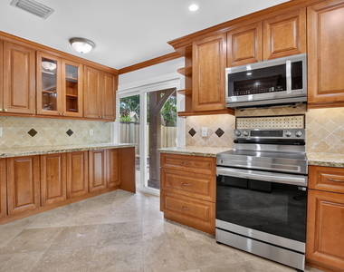 7813 Kenway Place W - Photo Thumbnail 17