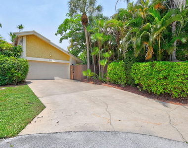 7813 Kenway Place W - Photo Thumbnail 2