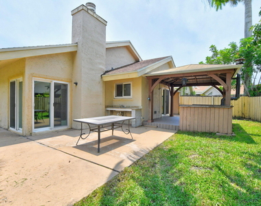 7813 Kenway Place W - Photo Thumbnail 38