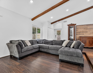 7813 Kenway Place W - Photo Thumbnail 10