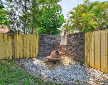 7813 Kenway Place W - Photo Thumbnail 39