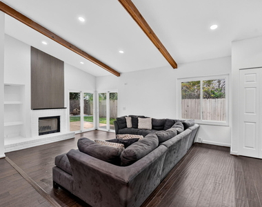7813 Kenway Place W - Photo Thumbnail 8