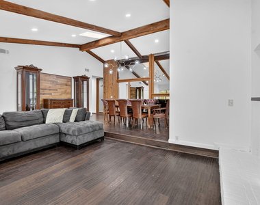 7813 Kenway Place W - Photo Thumbnail 11