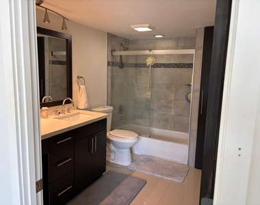 3625 N Country Club Drive - Photo Thumbnail 12