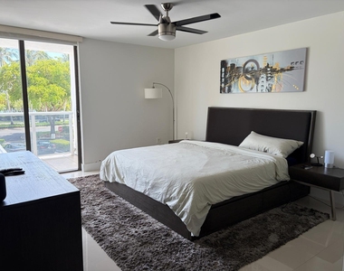 3625 N Country Club Drive - Photo Thumbnail 6
