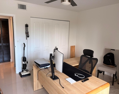 3625 N Country Club Drive - Photo Thumbnail 10