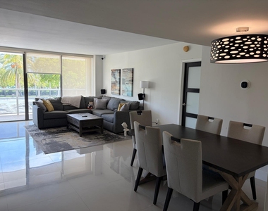 3625 N Country Club Drive - Photo Thumbnail 4