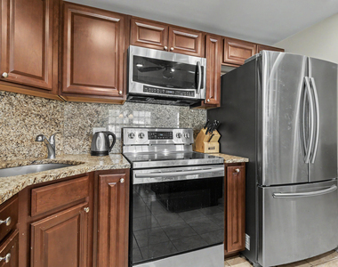 2455 Ne 51st Street - Photo Thumbnail 3