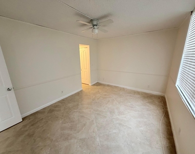 9230 Lagoon Place - Photo Thumbnail 6