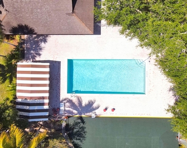 9230 Lagoon Place - Photo Thumbnail 18