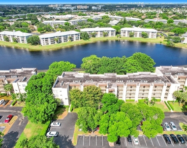 9230 Lagoon Place - Photo Thumbnail 16
