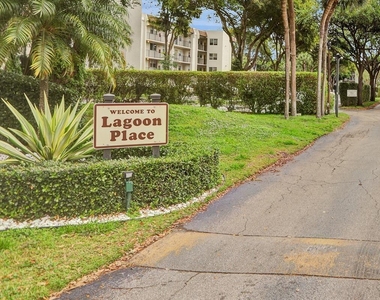 9230 Lagoon Place - Photo Thumbnail 15