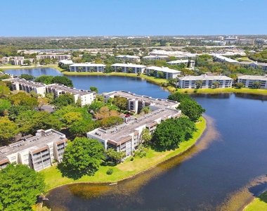 9230 Lagoon Place - Photo Thumbnail 17