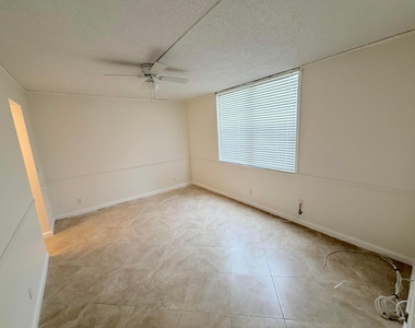 9230 Lagoon Place - Photo Thumbnail 7
