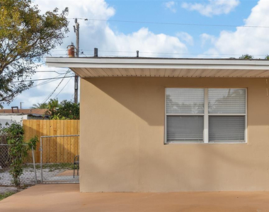 1437 Ne 30th Court - Photo Thumbnail 7