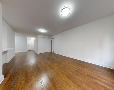 East 56th Street - Photo Thumbnail 3