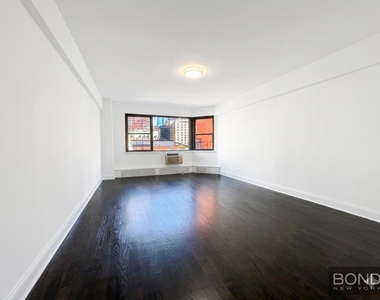 East 69th Street - Photo Thumbnail 8