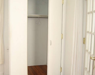 East 91st Street - Photo Thumbnail 8