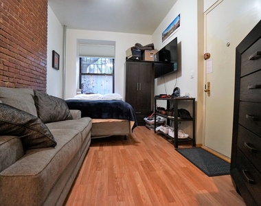 323 East 89th Street - Photo Thumbnail 1