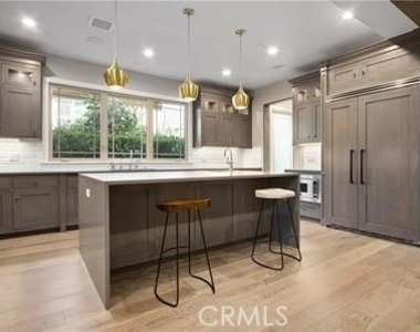 530 Drake - Photo Thumbnail 4
