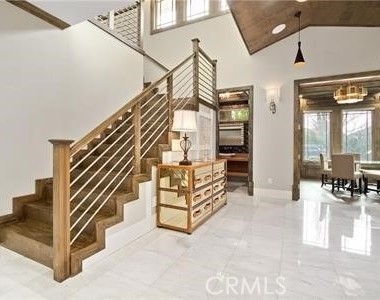 530 Drake - Photo Thumbnail 32