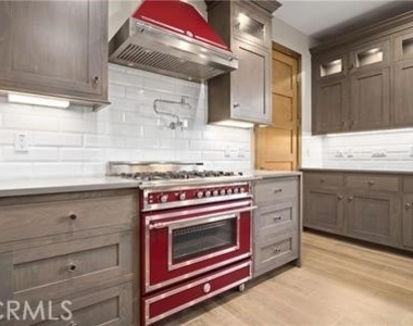 530 Drake - Photo Thumbnail 3