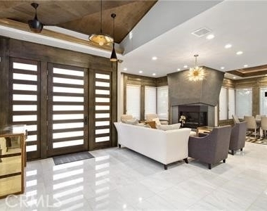 530 Drake - Photo Thumbnail 29