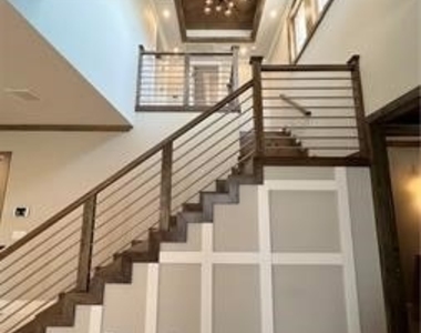 530 Drake - Photo Thumbnail 24