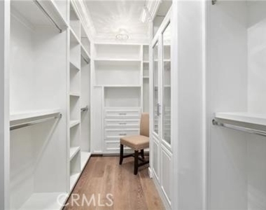 530 Drake - Photo Thumbnail 10