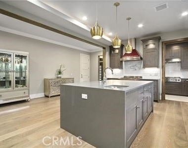 530 Drake - Photo Thumbnail 31