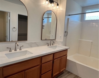 6966 Grison - Photo Thumbnail 15
