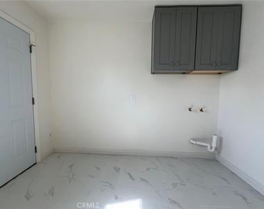 333 1/2 Sefton Avenue - Photo Thumbnail 1