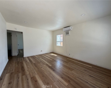 333 1/2 Sefton Avenue - Photo Thumbnail 9