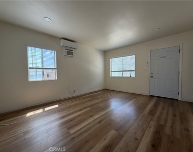 333 1/2 Sefton Avenue - Photo Thumbnail 8