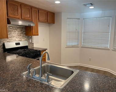 1005 Lilac Street - Photo Thumbnail 3