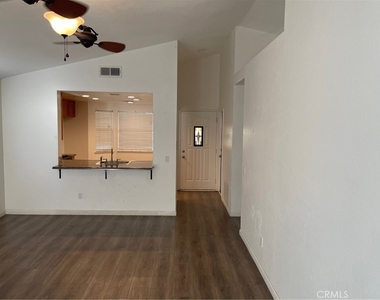 1005 Lilac Street - Photo Thumbnail 10