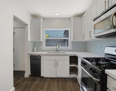 5152 Romaine Street - Photo Thumbnail 6