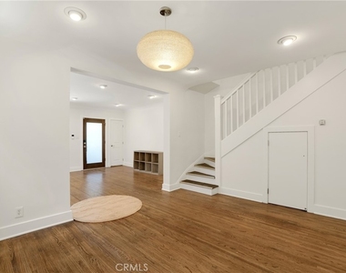5152 Romaine Street - Photo Thumbnail 5