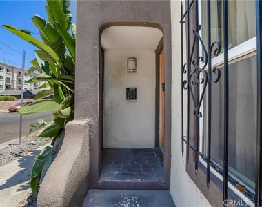 5152 Romaine Street - Photo Thumbnail 1